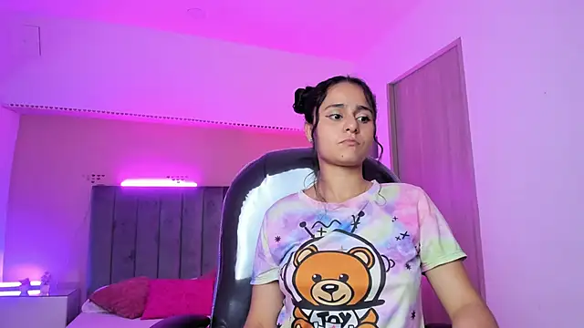 Giselle Roldan online show from March 29, 3:39 am