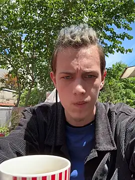 Snapshot of Den_BlueXx chatting on October 30, 3:57 pm Den BlueXx online show from October 30, 3:57 pm