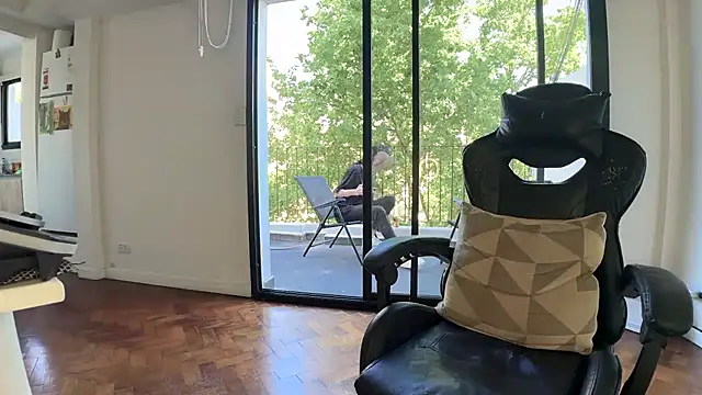 Snapshot of Den_BlueXx chatting on October 31, 6:53 pm Den BlueXx online show from October 31, 6:53 pm