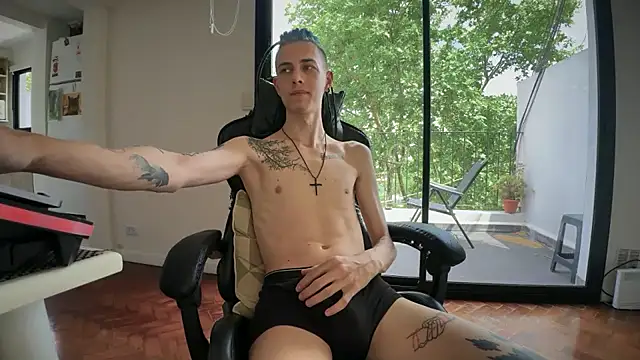 Snapshot of Den_BlueXx chatting on November 12, 4:51 pm Den BlueXx online show from November 12, 4:51 pm