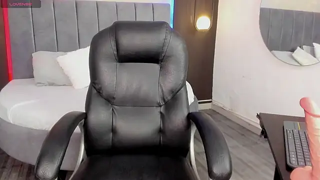 bella gibson online show from February 20, 2:35 pm