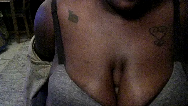 BigKittyRaven online show from December 6, 5:42 am