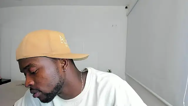 Dylan Taylor online show from March 8, 1:50 am