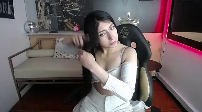 Snapshot of Angela_Diaz_ chatting on December 9, 6:25 pm Angela Diaz online show from December 9, 6:25 pm