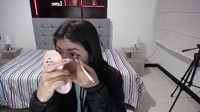 Snapshot of Angela_Diaz_ chatting on December 11, 11:30 am Angela Diaz online show from December 11, 11:30 am