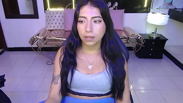 Snapshot of Angela_Diaz_ chatting on January 14, 6:28 pm Angela Diaz online show from January 14, 6:28 pm