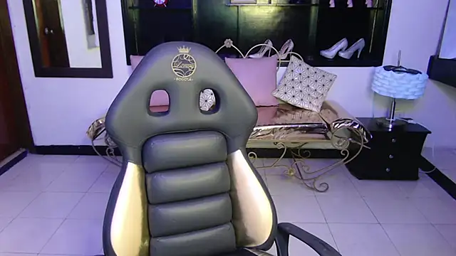 Snapshot of Angela_Diaz_ chatting on January 24, 12:10 pm Angela Diaz online show from January 24, 12:10 pm