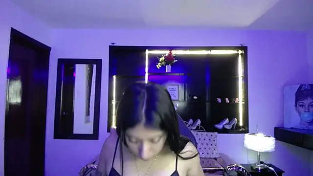 Snapshot of Angela_Diaz_ chatting on January 27, 12:37 pm Angela Diaz online show from January 27, 12:37 pm