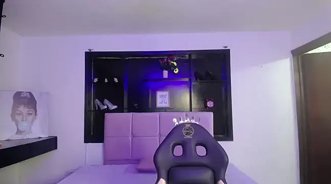 Snapshot of Angela_Diaz_ chatting on January 29, 12:45 pm Angela Diaz online show from January 29, 12:45 pm