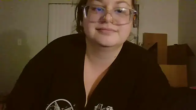 Snapshot of HoneyBear19 chatting on December 8, 8:20 am HoneyBear19 online show from December 8, 8:20 am