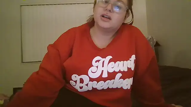 Snapshot of HoneyBear19 chatting on February 15, 5:19 am HoneyBear19 online show from February 15, 5:19 am