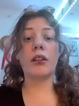 Snapshot of Twitchtheclownn chatting on December 21, 8:05 pm Twitchtheclownn online show from December 21, 8:05 pm