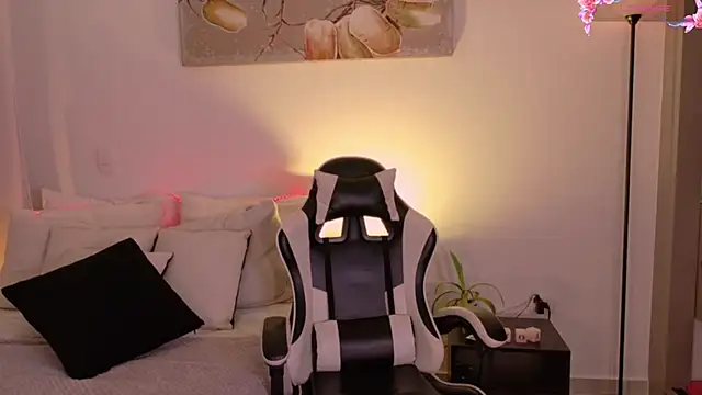 Snapshot of AnabelWolf chatting on March 2, 3:41 pm AnabelWolf online show from March 2, 3:41 pm