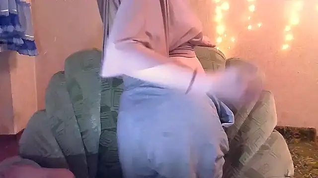 Snapshot of MelxMellie chatting on February 2, 10:06 pm MelxMellie online show from February 2, 10:06 pm