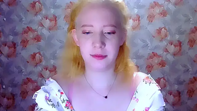 Snapshot of MelxMellie chatting on April 24, 12:57 am MelxMellie online show from April 24, 12:57 am