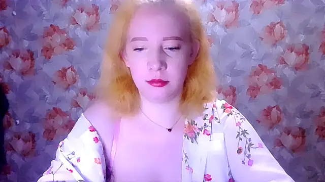 Snapshot of MelxMellie chatting on May 8, 12:05 am MelxMellie online show from May 8, 12:05 am