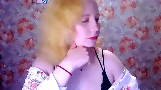 Snapshot of MelxMellie chatting on May 14, 4:47 pm MelxMellie online show from May 14, 4:47 pm