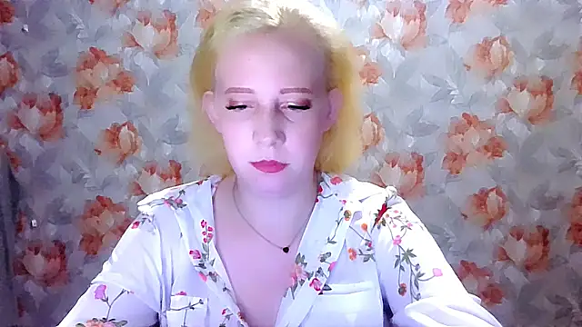 Snapshot of MelxMellie chatting on June 15, 6:32 pm MelxMellie online show from June 15, 6:32 pm