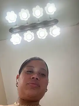 Snapshot of shyfr34k chatting on February 8, 8:31 am shyfr34k online show from February 8, 8:31 am