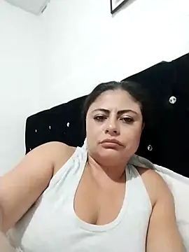 Snapshot of ElizabethWeil chatting on January 6, 6:50 am ElizabethWeil online show from January 6, 6:50 am