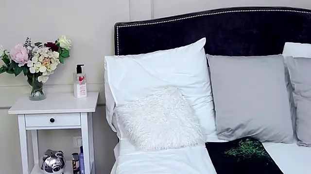 KatyNolan online show from March 7, 6:02 am