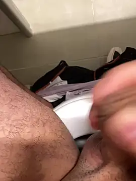 Snapshot of FabioF698 chatting on February 4, 6:49 pm FabioF698 online show from February 4, 6:49 pm