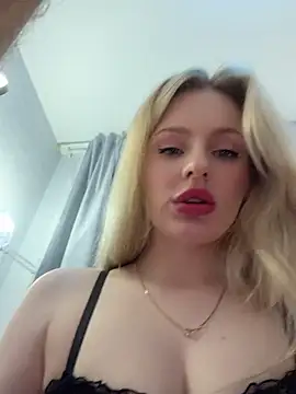 Snapshot of CaseyCumFace chatting on June 15, 7:38 pm CaseyCumFace online show from June 15, 7:38 pm