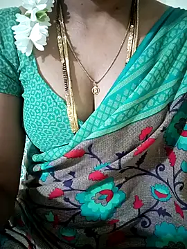 Snapshot of Cute-chinny chatting on January 2, 2:57 pm Cute-chinny online show from January 2, 2:57 pm