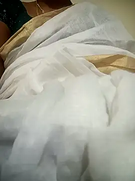 Snapshot of Cute-chinny chatting on February 1, 1:34 am Cute-chinny online show from February 1, 1:34 am