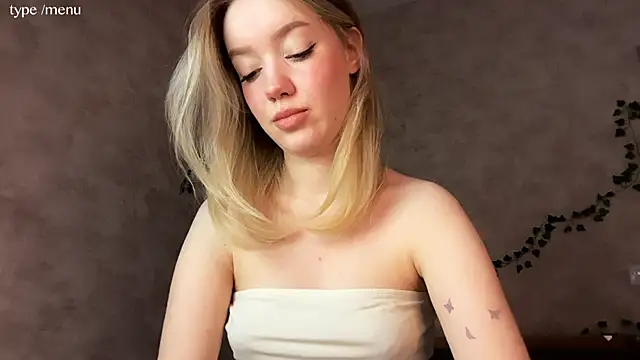 cutiemia0 online show from April 8, 5:40 am