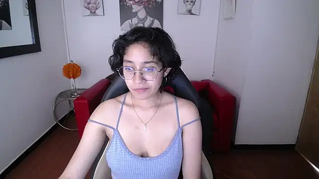 Lili Gomez  online show from February 10, 5:09 pm