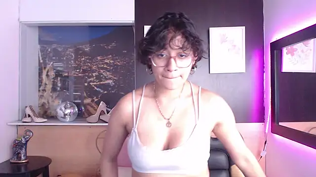 Lili Gomez  online show from October 29, 2:30 pm