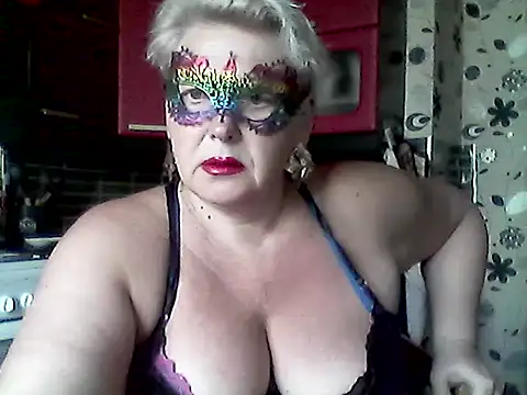Snapshot of Lisa_Suzie chatting on May 14, 7:04 am Lisa Suzie online show from May 14, 7:04 am