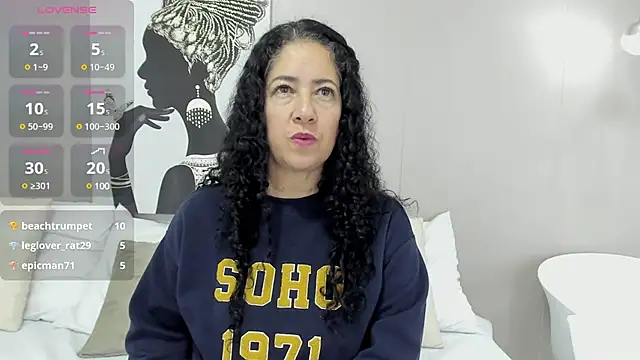 Adelesmithh online show from February 4, 2:43 pm