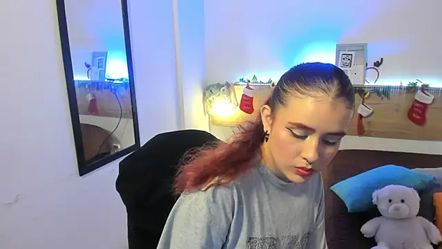 Emyli rousse  online show from December 27, 2:33 pm