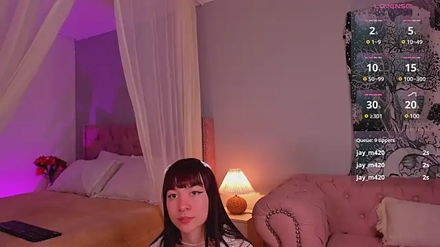 Lia Sweett  online show from March 11, 5:24 pm