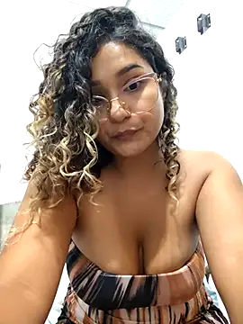 BrendaGirs online show from April 11, 7:45 am