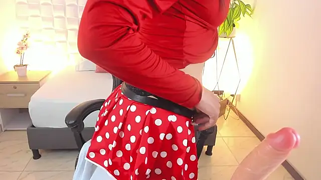 stephanya  online show from January 4, 2:14 am