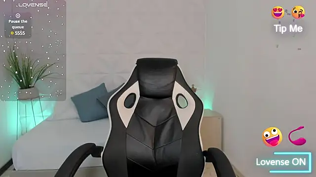 stephanya  online show from March 11, 7:03 pm