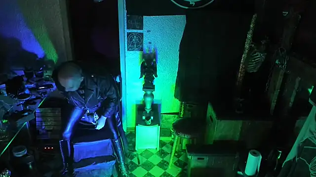 Snapshot of BULGEDEMON chatting on February 16, 2:51 am BULGEDEMON online show from February 16, 2:51 am