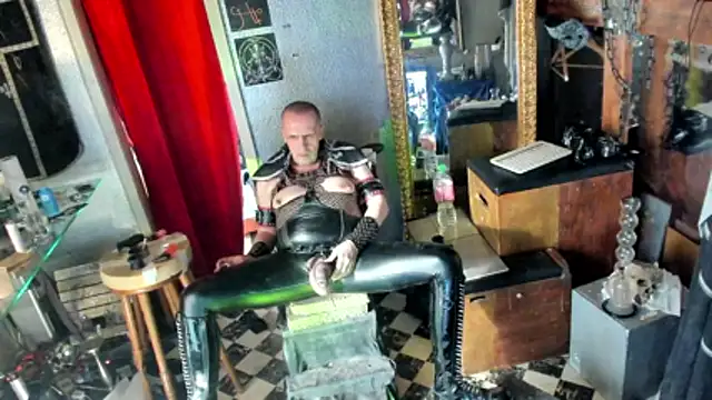 Snapshot of BULGEDEMON chatting on March 15, 3:18 pm BULGEDEMON online show from March 15, 3:18 pm