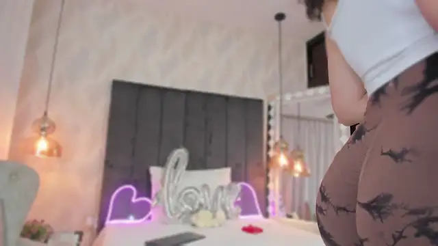 SHARONN     online show from February 14, 3:33 am