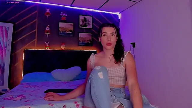 elafranco  online show from December 7, 8:05 pm