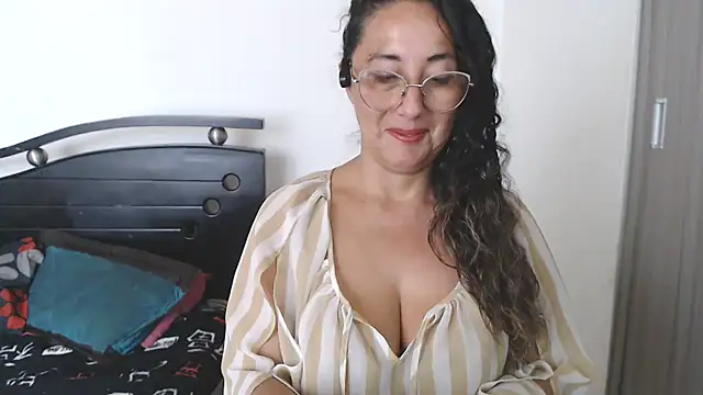 Snapshot of naugthyshanoon chatting on March 11, 10:20 pm naugthyshanoon online show from March 11, 10:20 pm