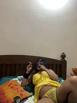 HoneyBearCpl online show from February 4, 4:50 pm