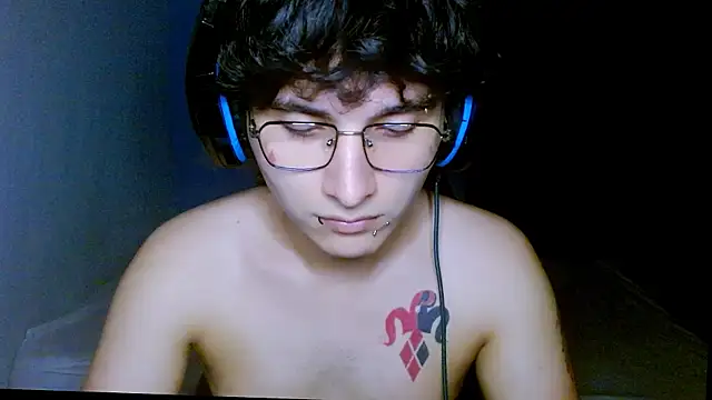 Snapshot of Charley_quin chatting on April 26, 11:46 pm Charley quin online show from April 26, 11:46 pm