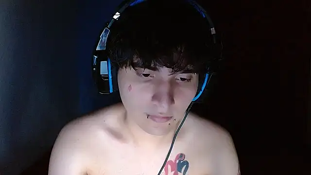 Snapshot of Charley_quin chatting on May 14, 1:34 am Charley quin online show from May 14, 1:34 am