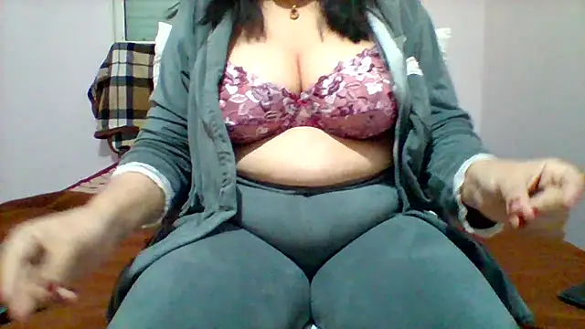 Snapshot of spicy_loulou chatting on December 12, 8:32 pm spicy loulou online show from December 12, 8:32 pm