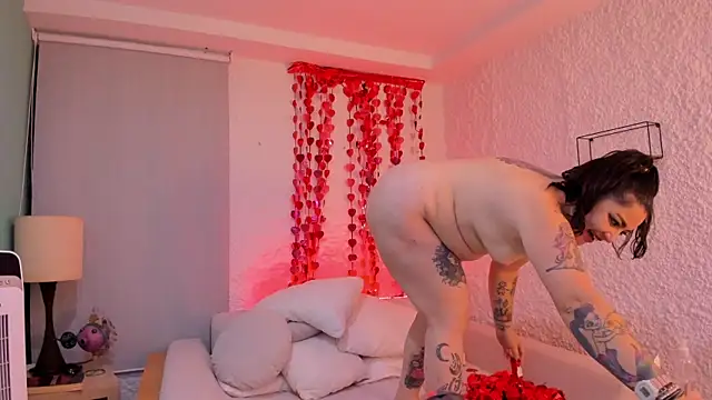 poisson ivy online show from March 1, 9:40 am