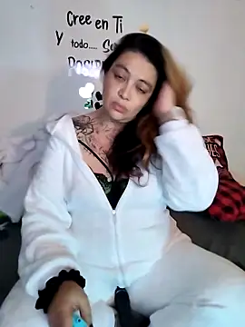 poisson ivy online show from December 21, 8:21 am